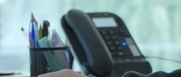 Imagen ilustrativa de un teléfono IP empresarial